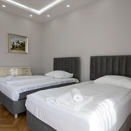 Charming 2-Room Apartment With Balcony, 15 Min To Center Wina Bagian luar foto