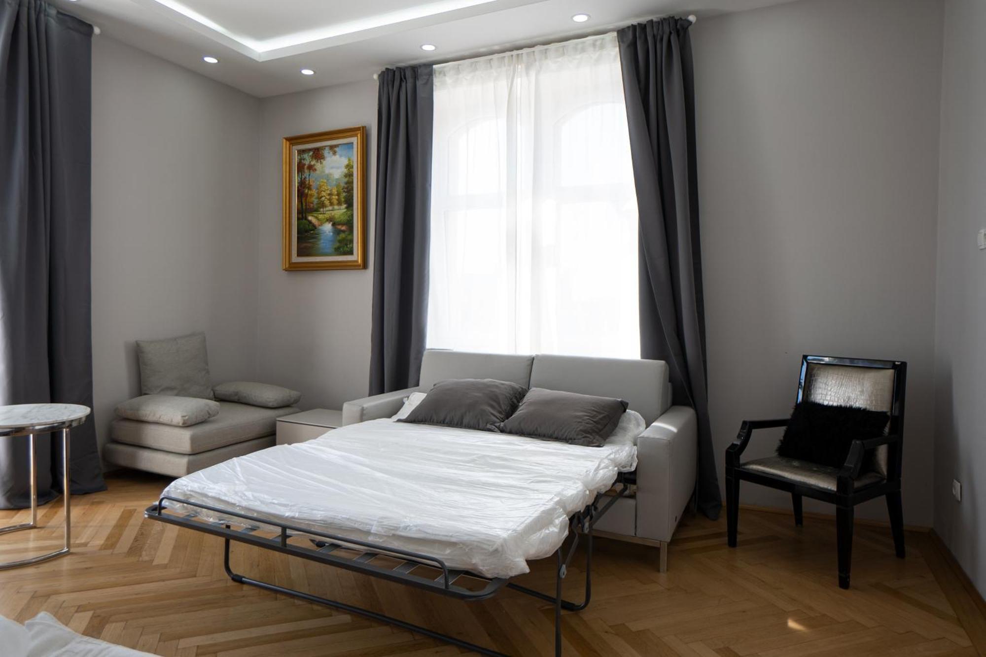Charming 2-Room Apartment With Balcony, 15 Min To Center Wina Bagian luar foto