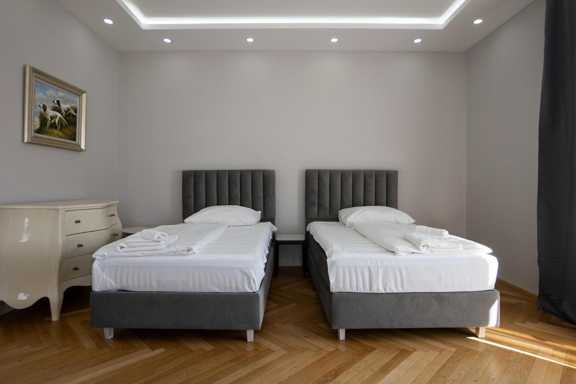 Charming 2-Room Apartment With Balcony, 15 Min To Center Wina Bagian luar foto