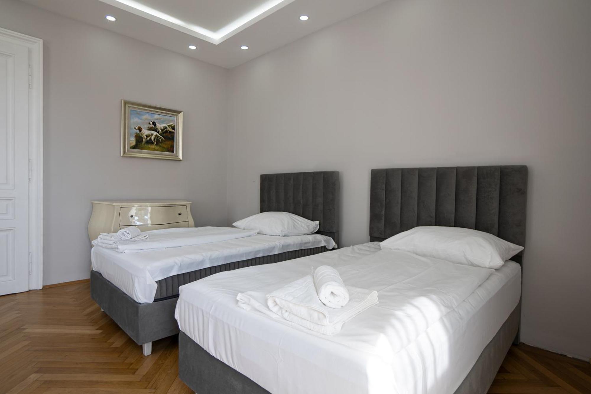 Charming 2-Room Apartment With Balcony, 15 Min To Center Wina Bagian luar foto