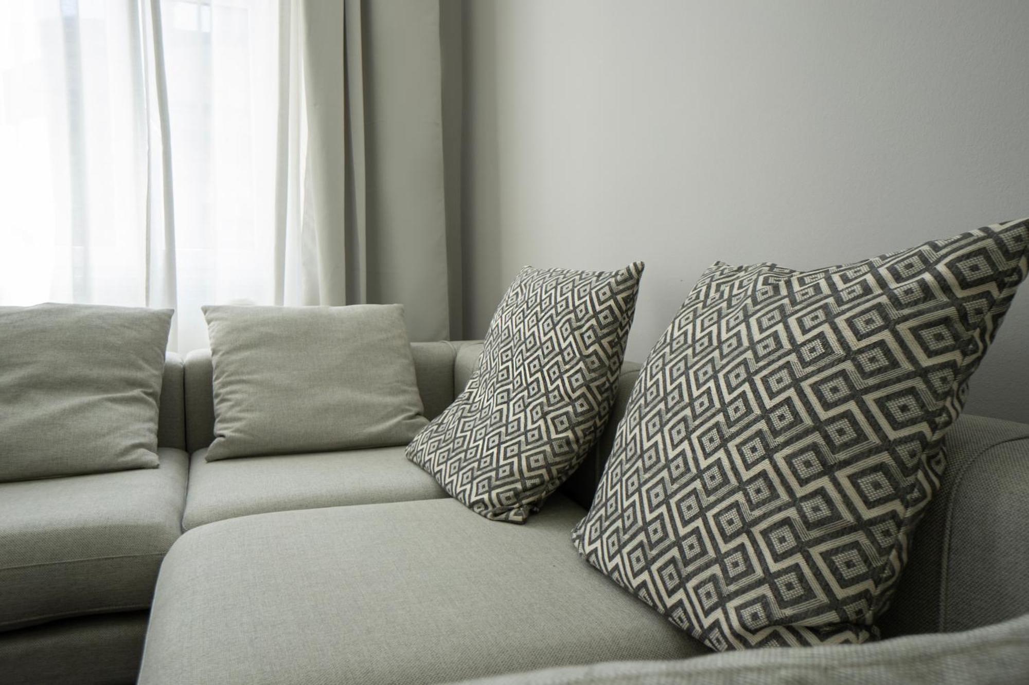 Charming 2-Room Apartment With Balcony, 15 Min To Center Wina Bagian luar foto