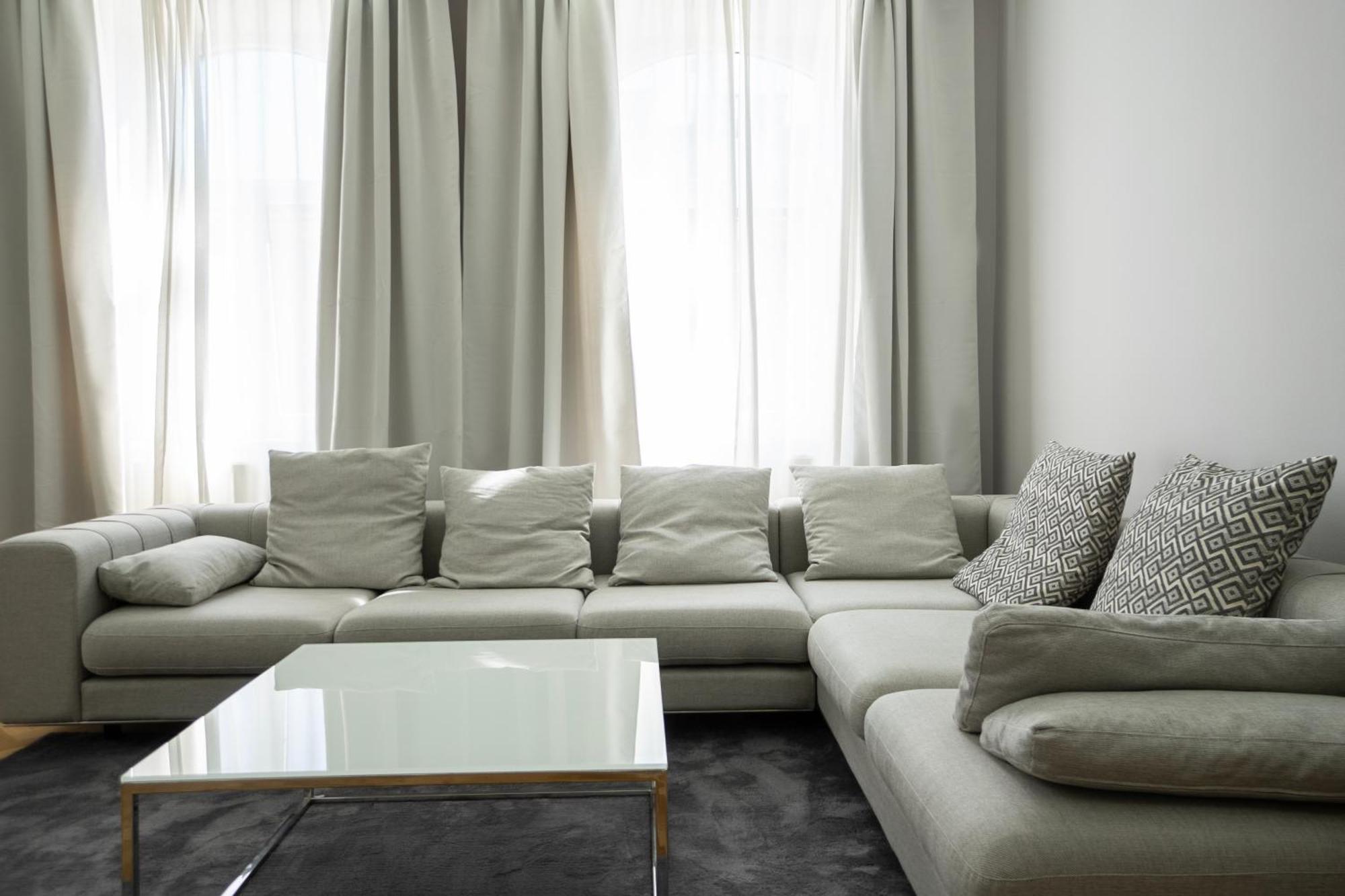 Charming 2-Room Apartment With Balcony, 15 Min To Center Wina Bagian luar foto