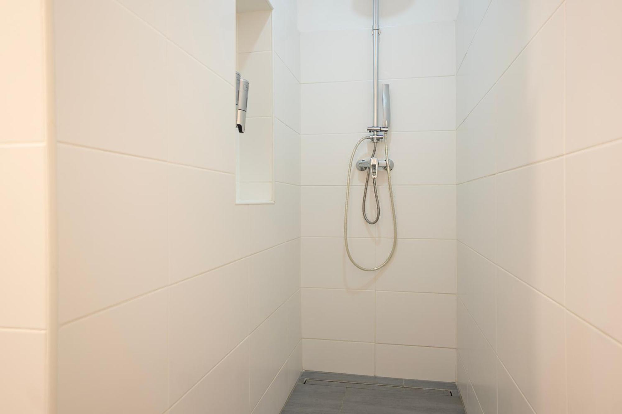 Charming 2-Room Apartment With Balcony, 15 Min To Center Wina Bagian luar foto