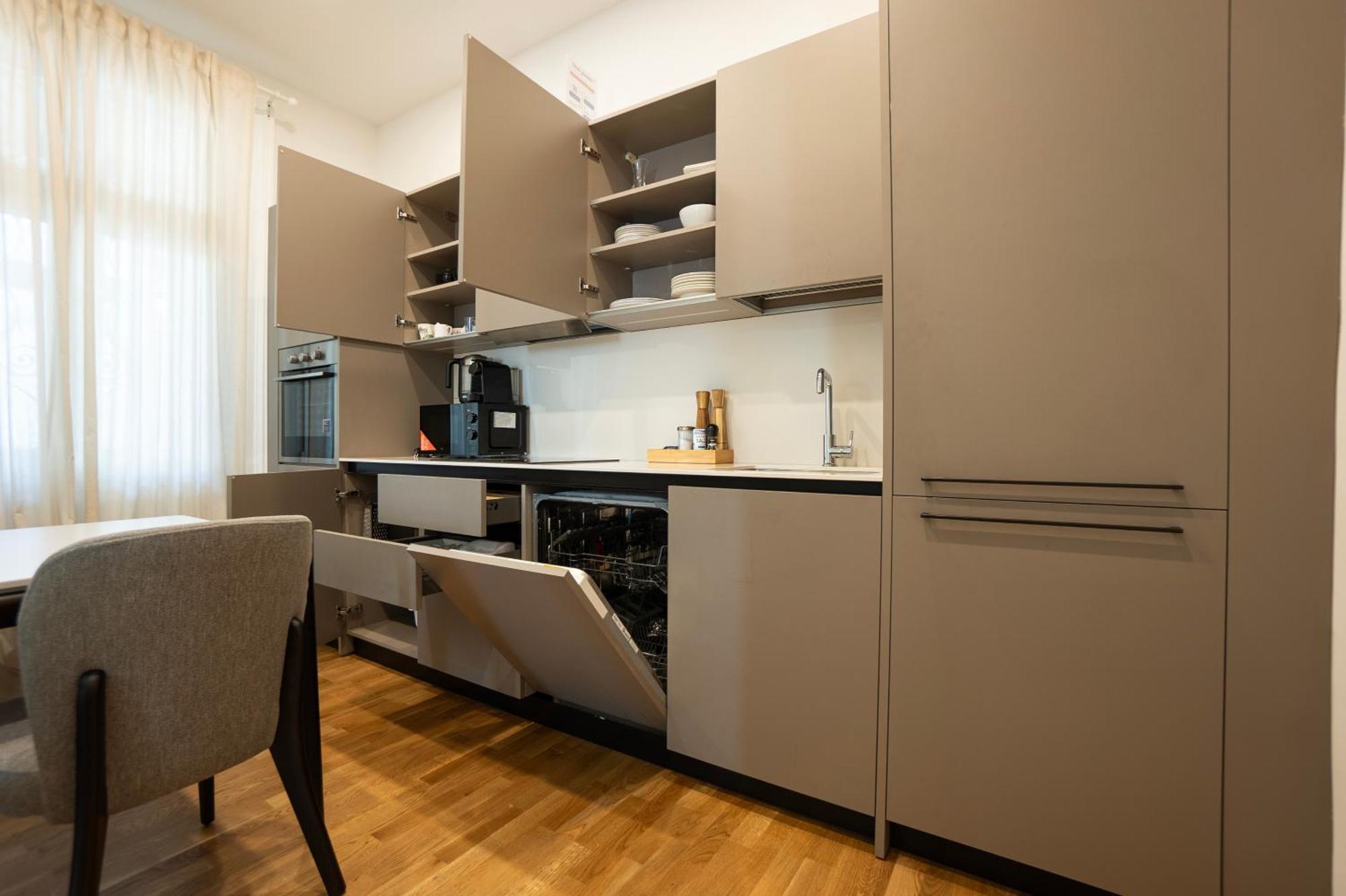 Charming 2-Room Apartment With Balcony, 15 Min To Center Wina Bagian luar foto
