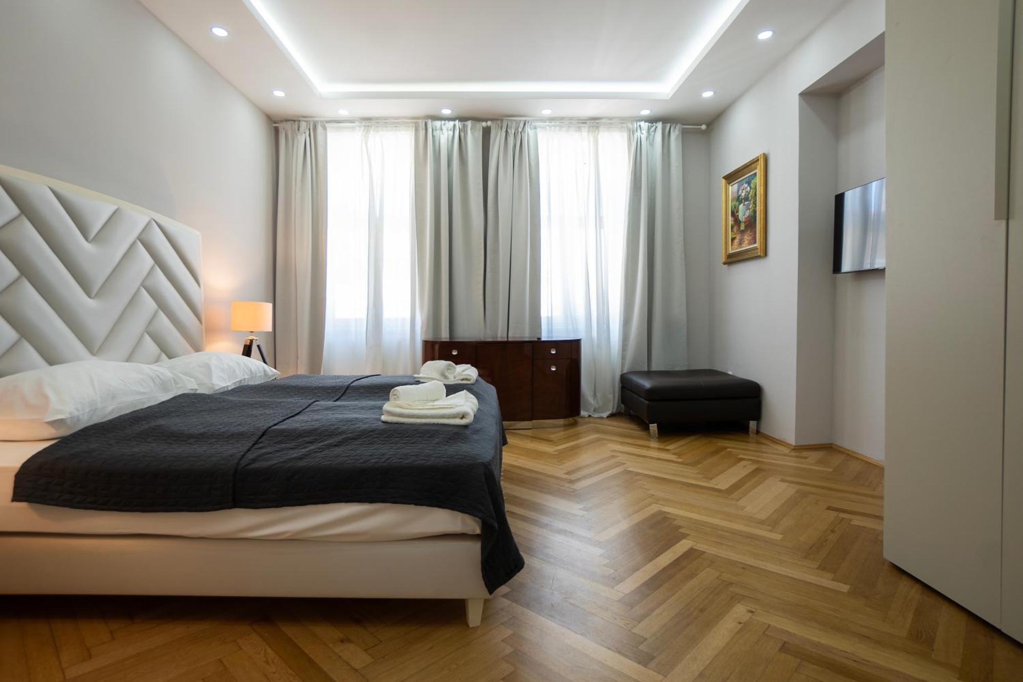 Charming 2-Room Apartment With Balcony, 15 Min To Center Wina Bagian luar foto