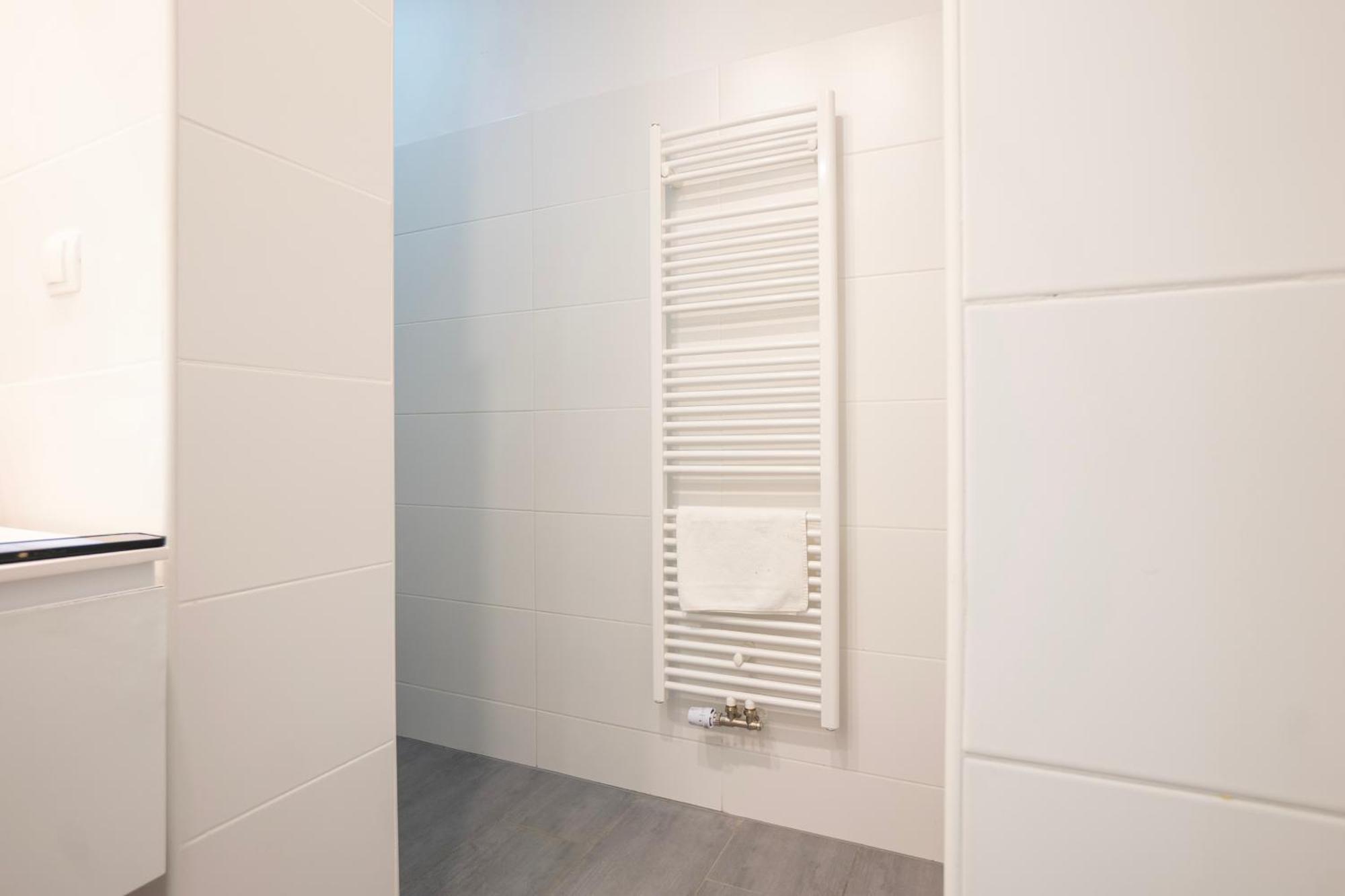 Charming 2-Room Apartment With Balcony, 15 Min To Center Wina Bagian luar foto